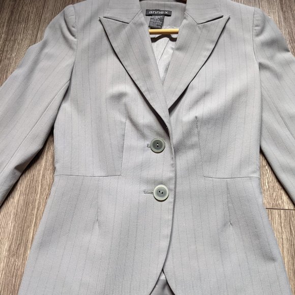 Vintage Women (S) - ANNEX Grey Pinstripe Suit: Machine-Washable - Picture 4 of 15
